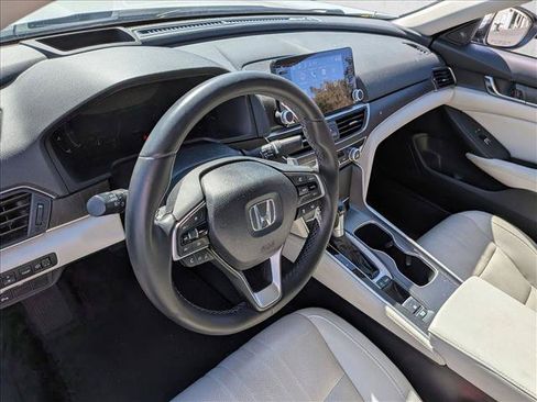 Used 2018 Honda Accord Touring image 9