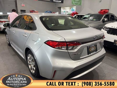 Used 2020 Toyota Corolla LE FWD image 4