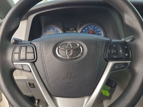 Used 2020 Toyota Sienna LE image 23
