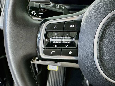 Used 2025 Kia Carnival FWD image 24
