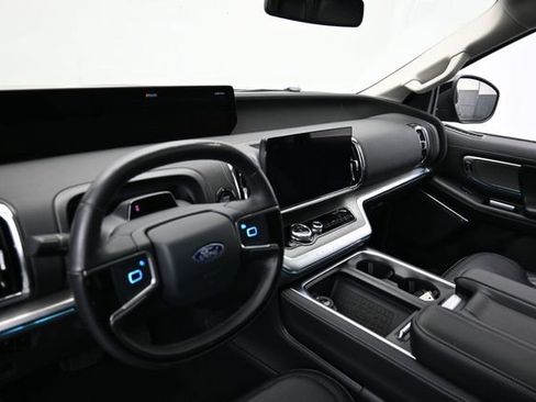 Certified 2025 Ford Expedition Platinum AWD/4WD image 24