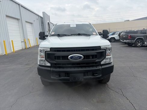 Used 2022 Ford F250 XL w/ Power Equipment Group image 2