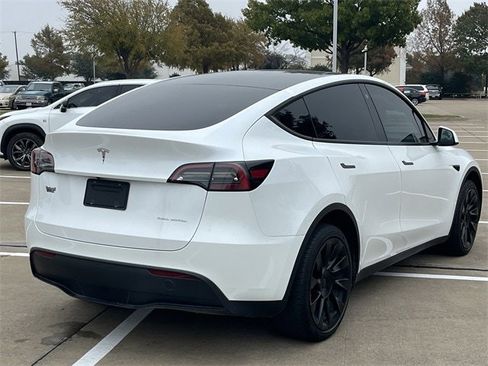 Used 2023 Tesla Model Y Long Range image 4