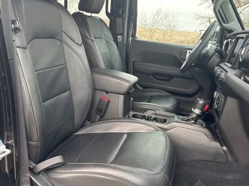 Used 2023 Jeep Wrangler Sahara image 41