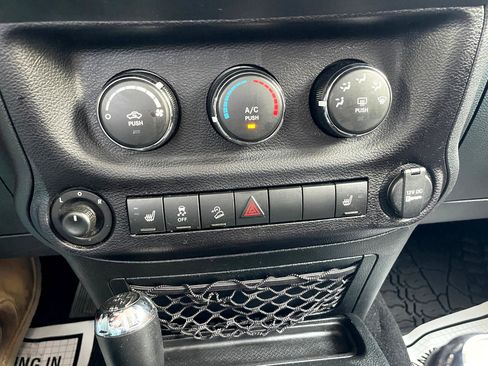 Used 2018 Jeep Wrangler Unlimited Sport S image 13