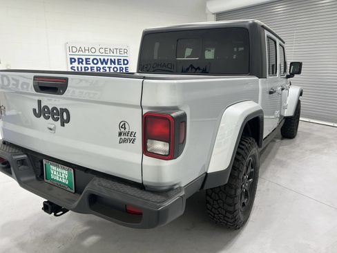 Used 2023 Jeep Gladiator Sport AWD/4WD image 8