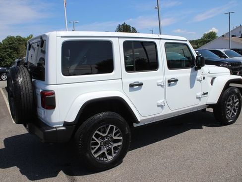 Used 2025 Jeep Wrangler Unlimited Sahara AWD/4WD image 29