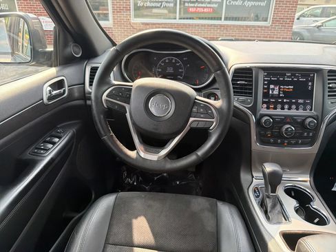 Used 2018 Jeep Grand Cherokee Altitude AWD/4WD image 14