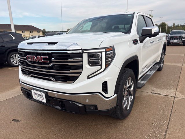 Used 2024 GMC Sierra 1500 SLT w/ SLT Premium Plus Package AWD/4WD image 11
