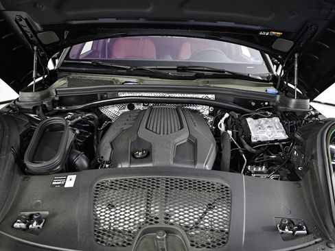 New 2026 Porsche Macan image 32