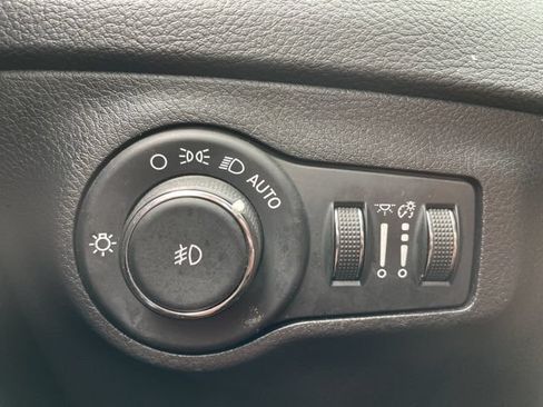 Used 2020 Jeep Compass Latitude FWD image 23