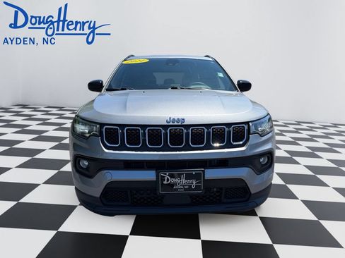 Used 2024 Jeep Compass Latitude w/ Altitude Special Edition AWD/4WD image 8