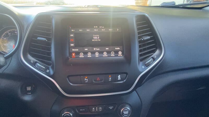 Used 2021 Jeep Cherokee Latitude Lux FWD image 24