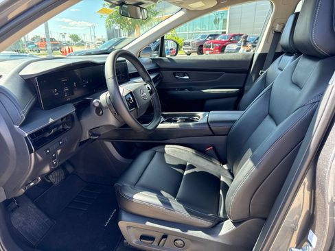 Used 2025 Nissan Murano SV AWD/4WD image 10