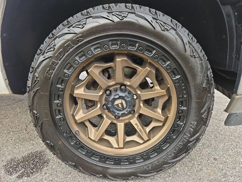 Used 2005 Chevrolet Tahoe LS w/ Cargo Package image 27