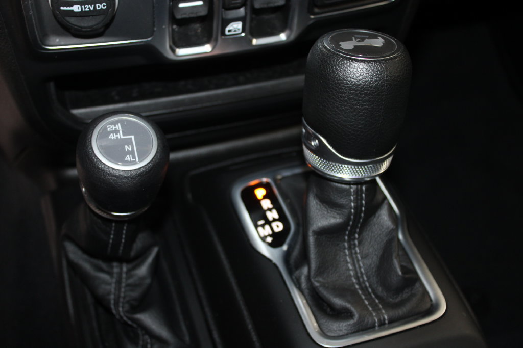 Used 2025 Jeep Wrangler Unlimited Sahara AWD/4WD image 41