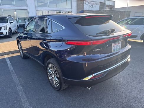 Used 2024 Toyota Venza Limited image 3