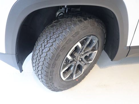 New 2026 Chevrolet Equinox ACTIV w/ Safety and Technology Package AWD/4WD image 38