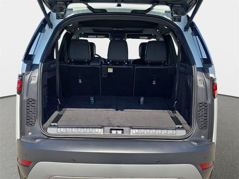 New 2025 Land Rover Discovery S image 13