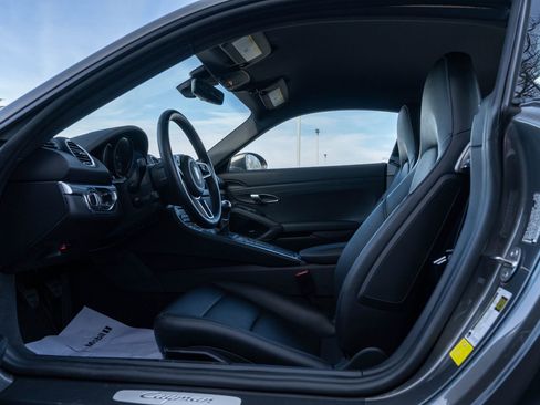 Certified 2024 Porsche 718 Cayman Base w/ Premium Package image 22