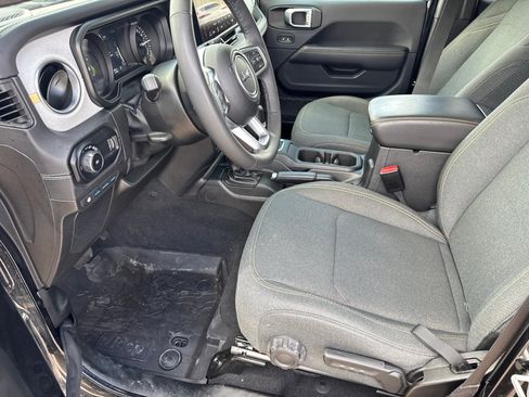 Used 2025 Jeep Wrangler Backcountry image 9