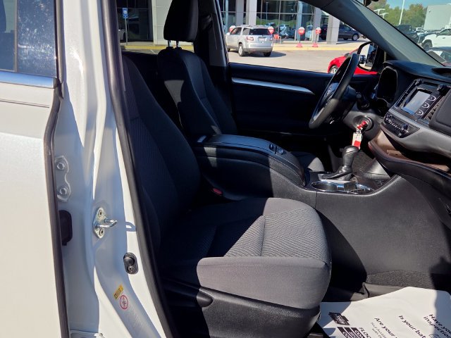 Used 2019 Toyota Highlander LE FWD image 18