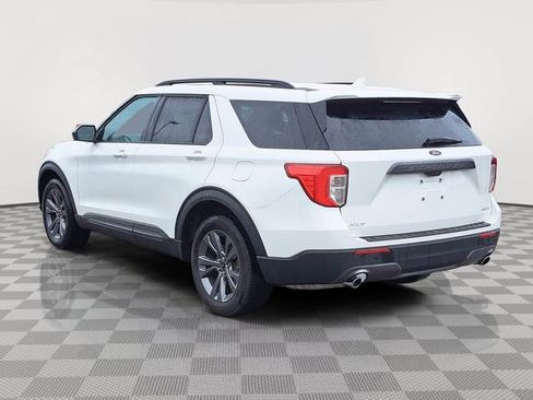 Certified 2023 Ford Explorer XLT w/ Equipment Group 202A AWD/4WD image 3