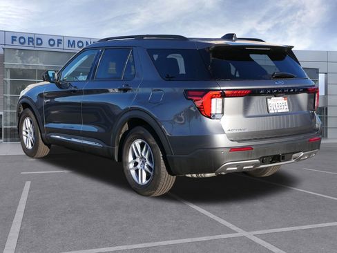 Used 2025 Ford Explorer Active w/ Active Comfort Package image 7