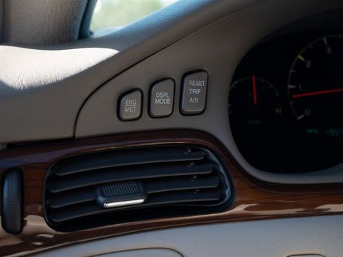 Used 1999 Cadillac Seville SLS w/ Personalization Pkg image 29