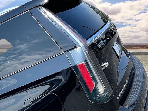 Used 2023 Cadillac Escalade Premium Luxury RWD image 23