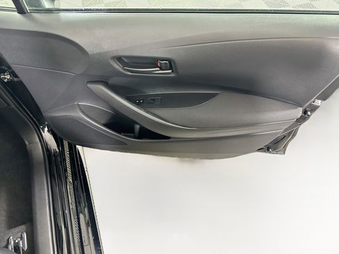 Used 2025 Toyota Corolla LE FWD image 30