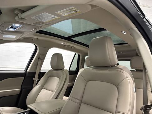 Used 2023 Lincoln Aviator AWD w/ Premium Package image 7