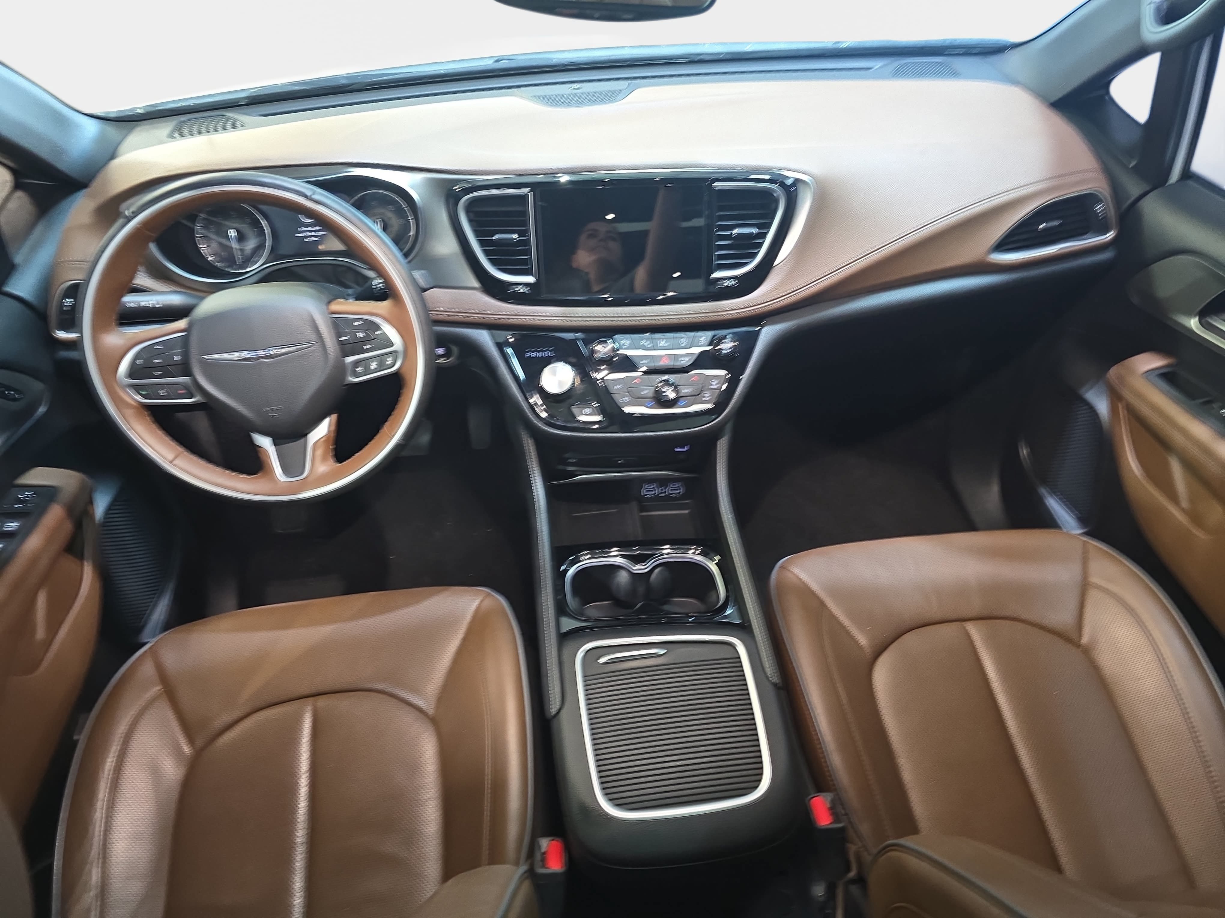 Used 2021 Chrysler Pacifica Limited w/ Uconnect Theater Family Group AWD/4WD image 10