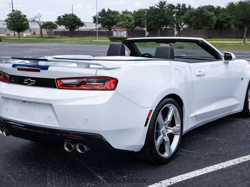 Used 2017 Chevrolet Camaro SS RWD image 8