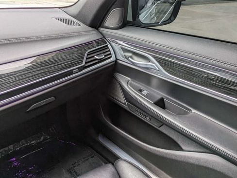 Used 2022 BMW 750i xDrive w/ M Sport Package AWD/4WD image 16