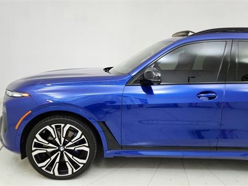 Used 2025 BMW X7 M60i image 32