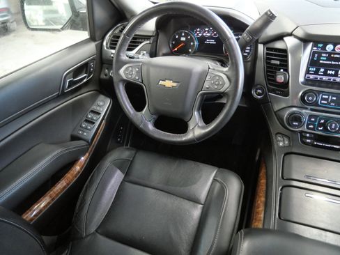 Used 2018 Chevrolet Suburban Premier image 9