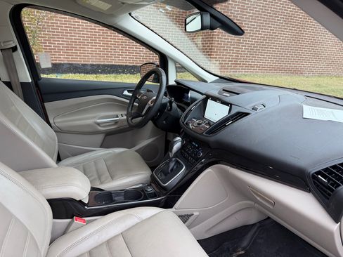 Used 2017 Ford C-MAX Energi Titanium w/ Equipment Group 501A image 23