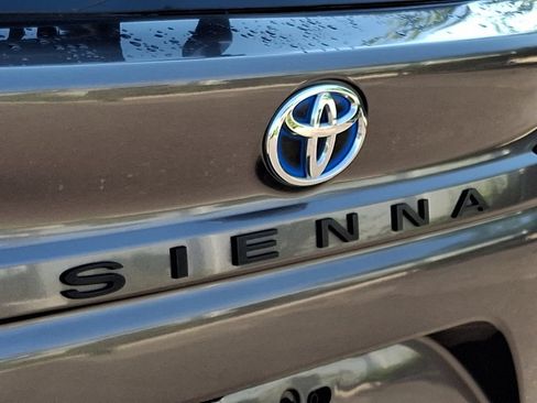 Certified 2024 Toyota Sienna XLE FWD image 29