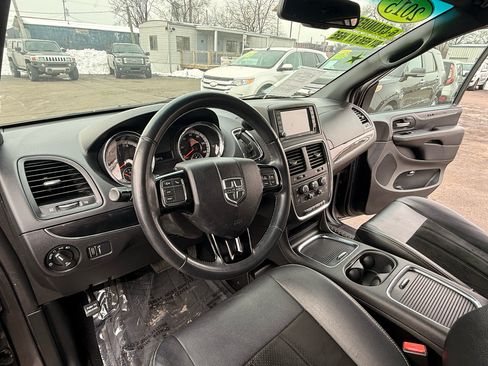 Used 2015 Dodge Grand Caravan SXT image 16