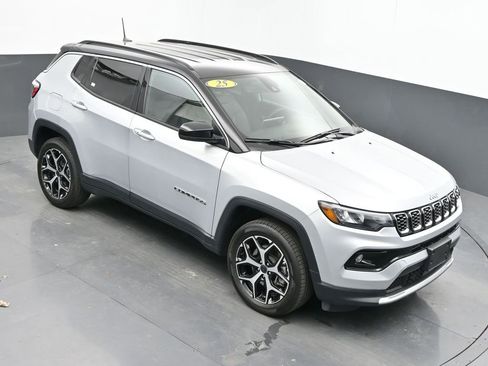 Used 2025 Jeep Compass Limited AWD/4WD image 39