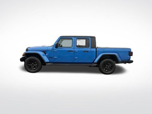 Used 2023 Jeep Gladiator Sport image 4