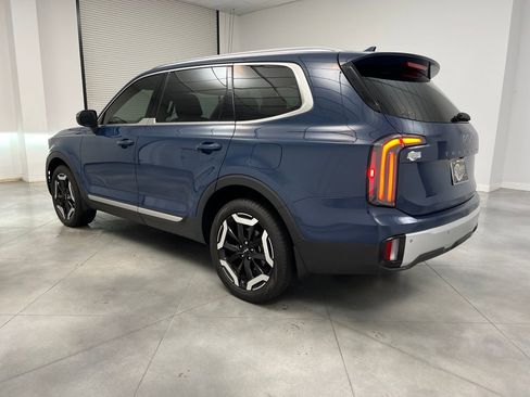 Used 2024 Kia Telluride EX w/ EX Captain's Chair Package image 6