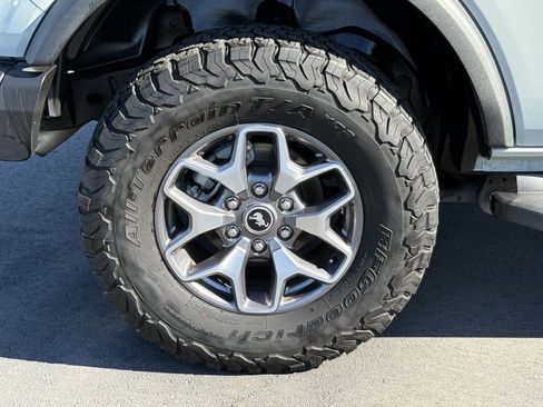 Used 2023 Ford Bronco Badlands image 13