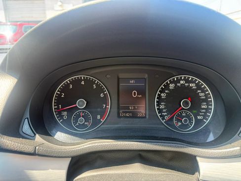 Used 2013 Volkswagen Passat 2.5 SE FWD image 17