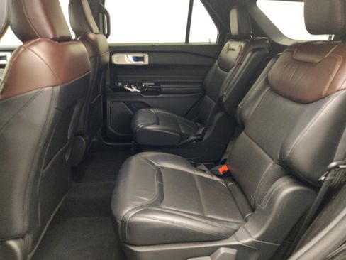 Used 2021 Ford Explorer Platinum w/ Equipment Group 601A AWD/4WD image 18