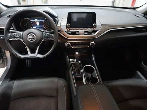 Used 2024 Nissan Altima 2.5 SV image 17