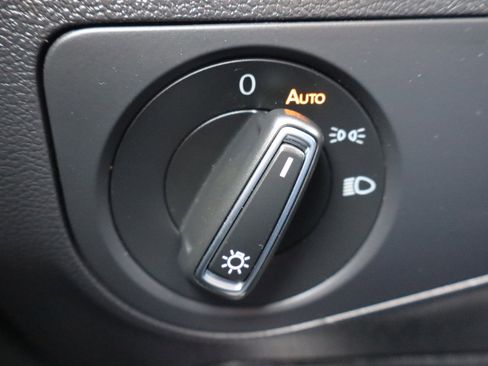 Used 2023 Volkswagen Tiguan SE R-Line image 19