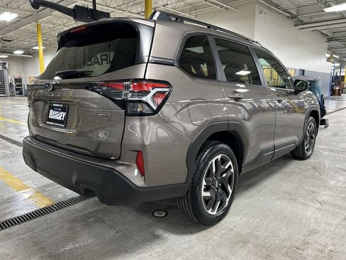 Used 2025 Subaru Forester Premium image 8