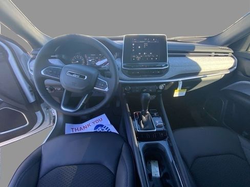 New 2026 Jeep Compass Latitude image 19